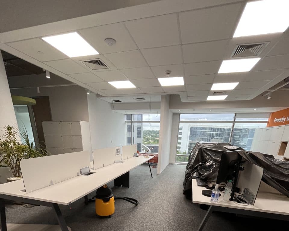 Forro modular e parede de gesso